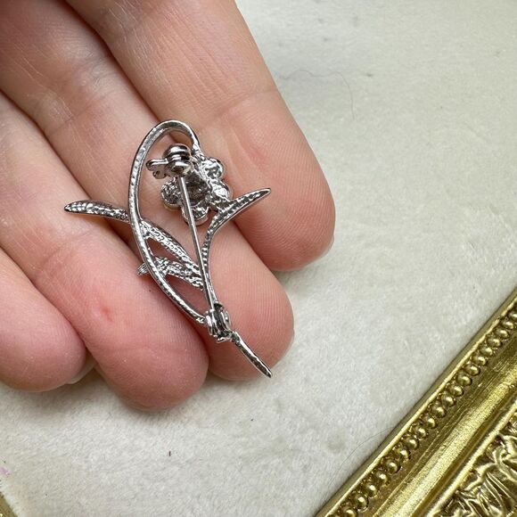 Flower Brooch With Rhinestones - Picture 5 of 6